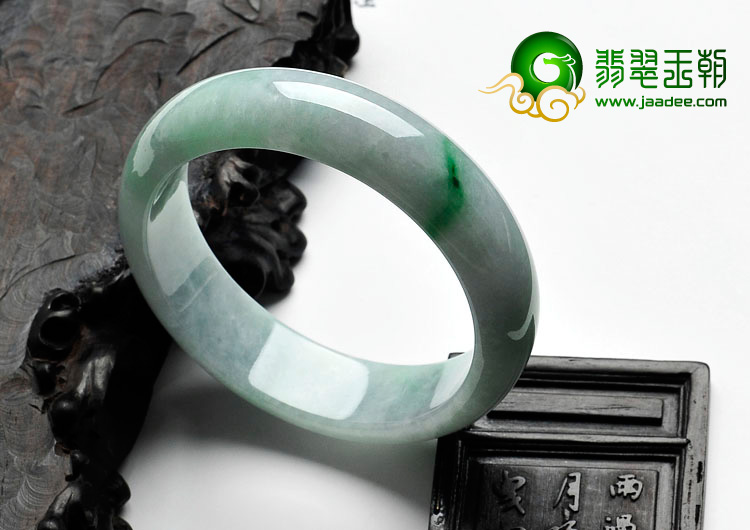 糯冰种春带彩缅甸翡翠手镯（56.9mm）