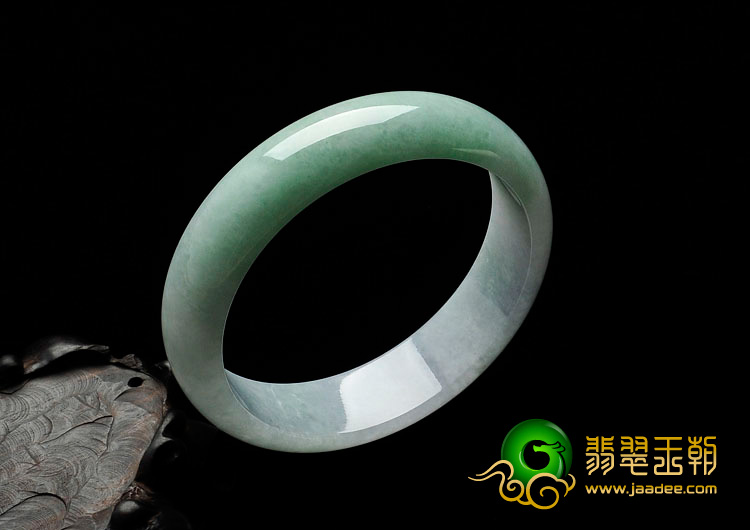 糯冰种春带彩缅甸翡翠手镯（57.9mm）