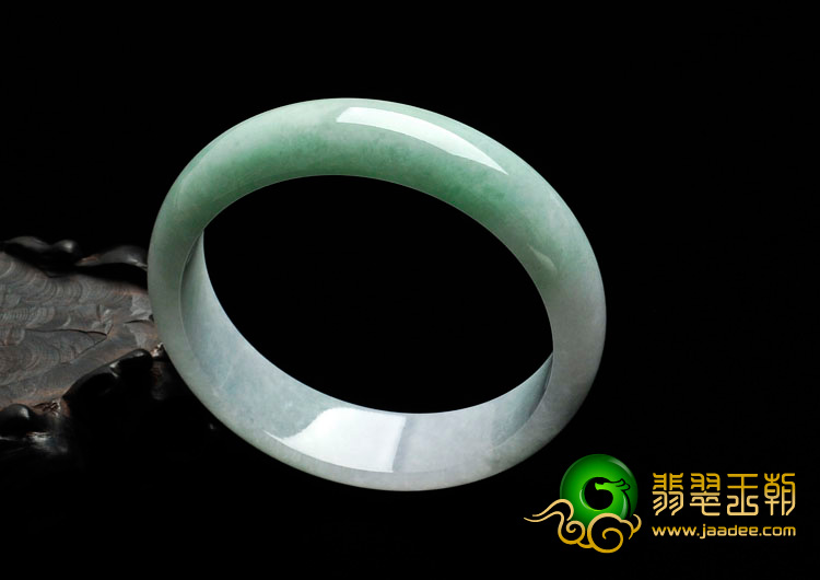 糯冰种春带彩缅甸翡翠手镯（57.9mm）