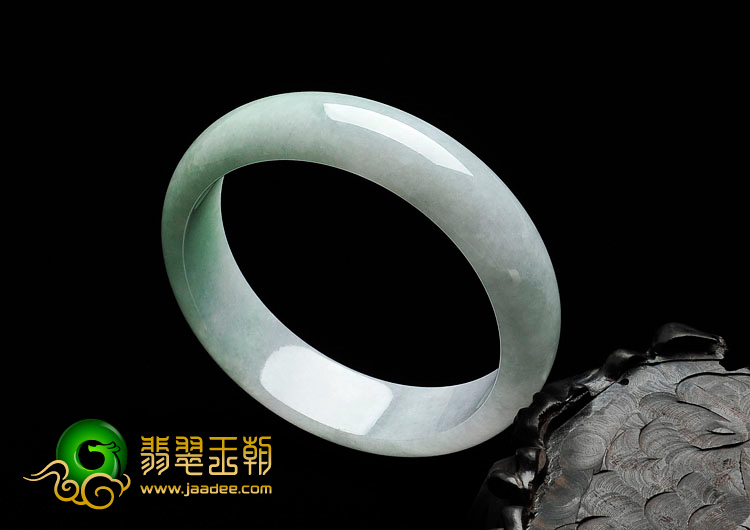 糯冰种春带彩缅甸翡翠手镯（57.9mm）