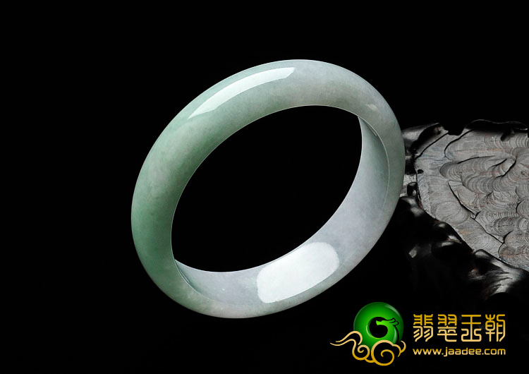 糯冰种春带彩缅甸翡翠手镯（57.9mm）