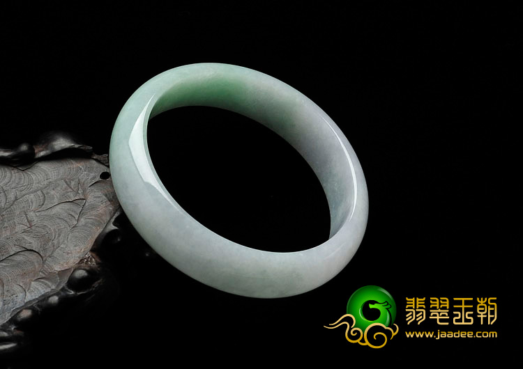 糯冰种春带彩缅甸翡翠手镯（57.9mm）