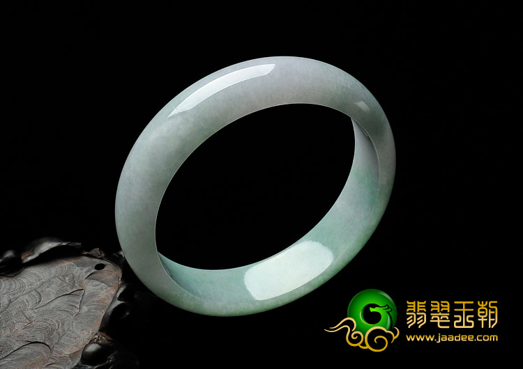 糯冰种春带彩缅甸翡翠手镯（57.9mm）