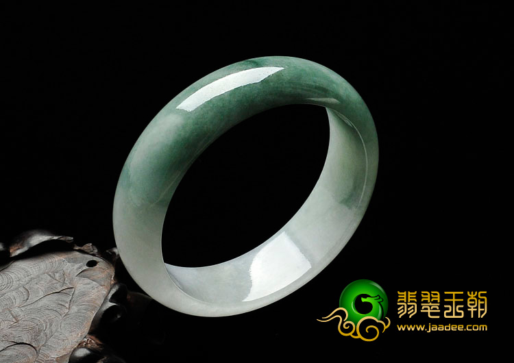 糯冰种晴水略飘花缅甸翡翠手镯（52.3mm）