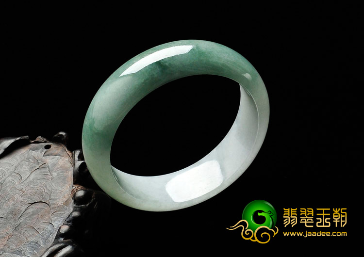 糯冰种晴水略飘花缅甸翡翠手镯（52.3mm）