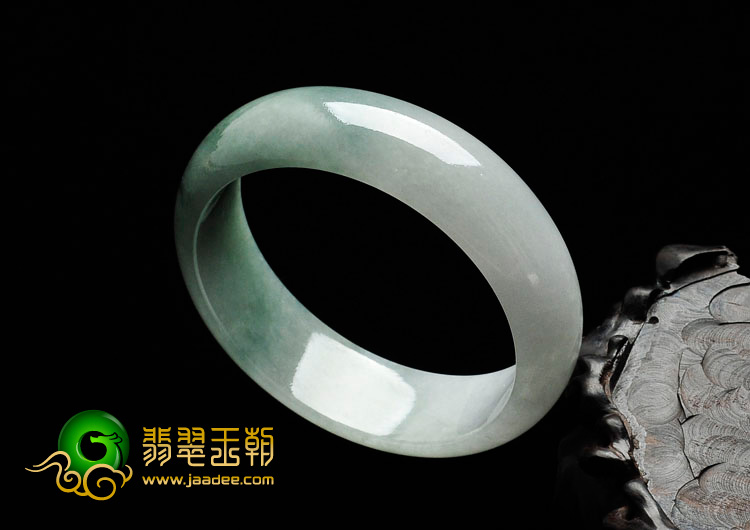 糯冰种晴水略飘花缅甸翡翠手镯（52.3mm）