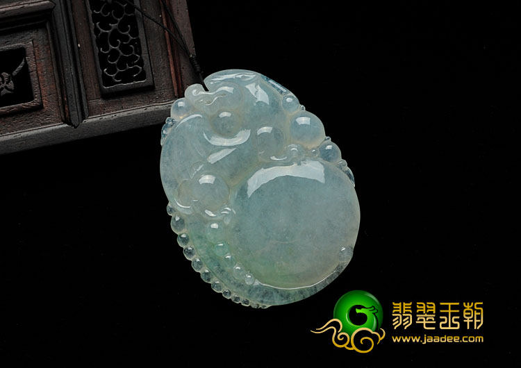冰种淡晴水缅甸翡翠飞龙戏珠挂件