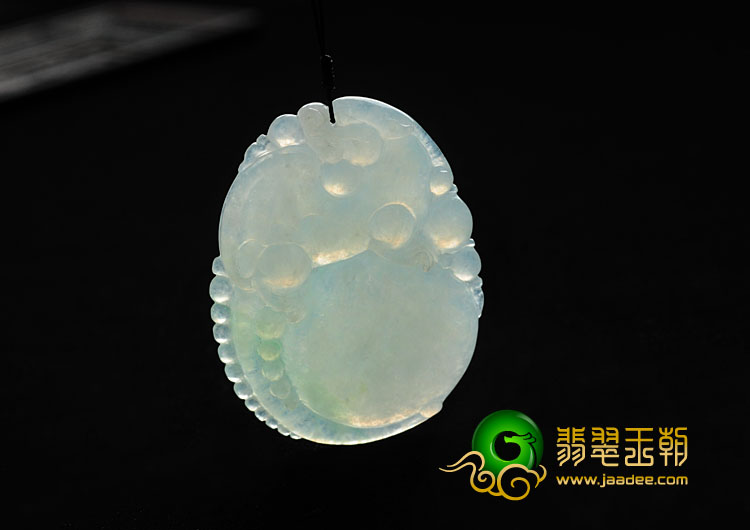 冰种淡晴水缅甸翡翠飞龙戏珠挂件