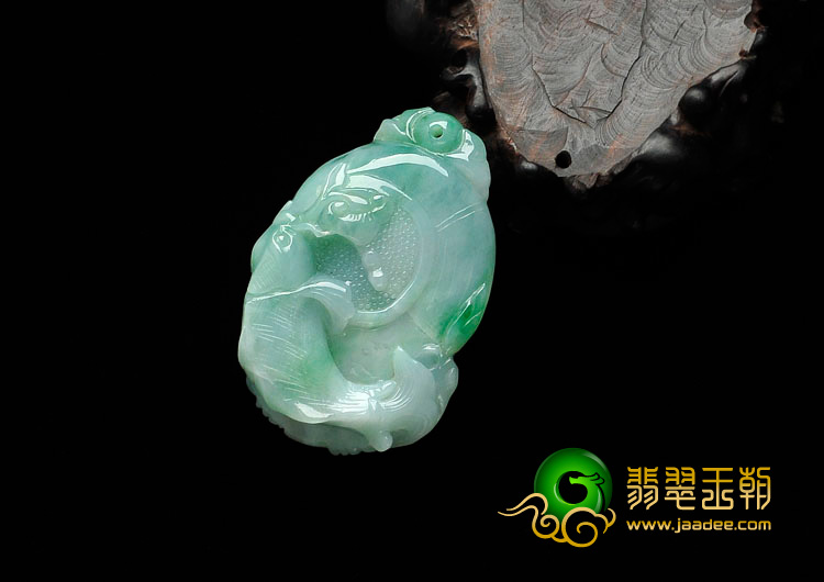 糯冰种翠色缅甸翡翠年年有余挂件