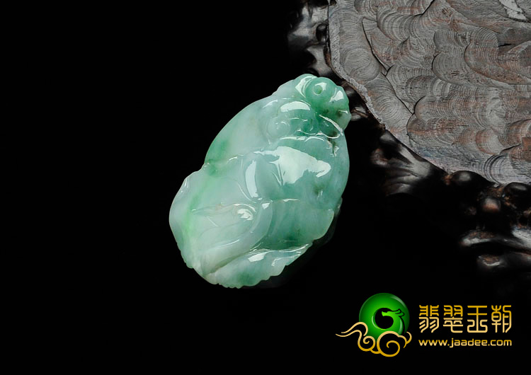 糯冰种翠色缅甸翡翠年年有余挂件