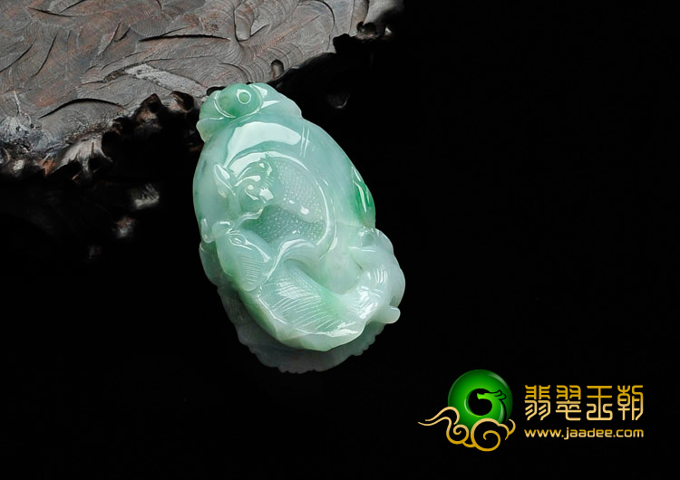 糯冰种翠色缅甸翡翠年年有余挂件