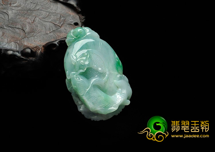 糯冰种翠色缅甸翡翠年年有余挂件