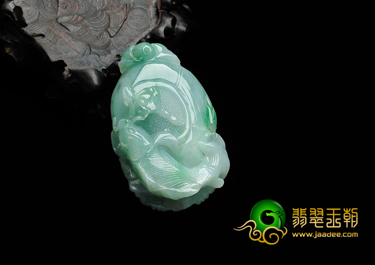 糯冰种翠色缅甸翡翠年年有余挂件