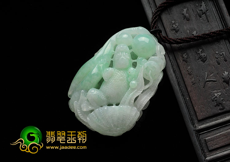 糯冰种翠色缅甸翡翠金蟾送宝挂件