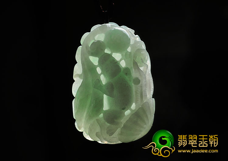 糯冰种翠色缅甸翡翠金蟾送宝挂件