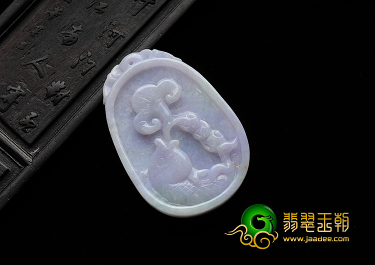 糯冰种春带彩缅甸翡翠年年有鱼挂件
