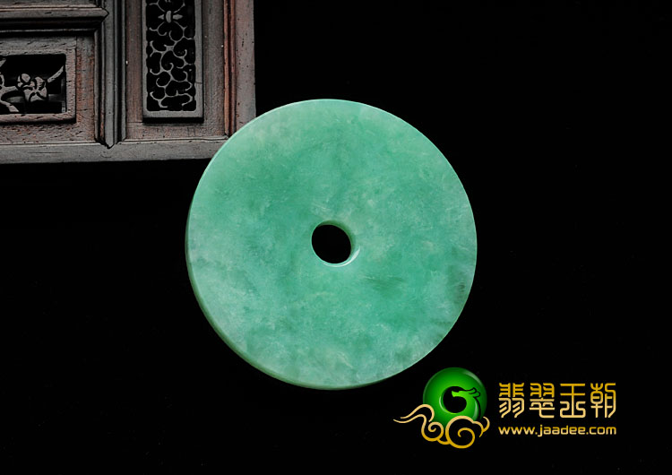 糯冰种淡绿缅甸翡翠平安扣挂件