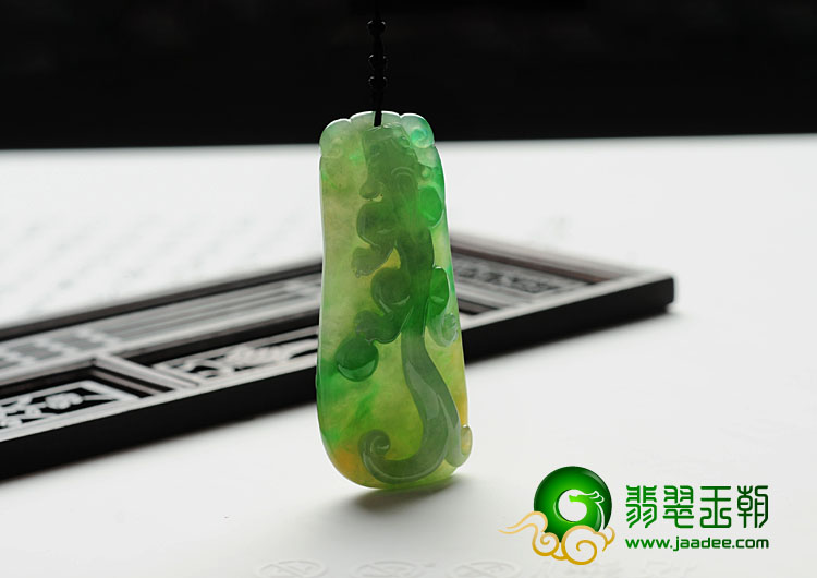 冰种黄加绿缅甸翡翠螭龙挂件