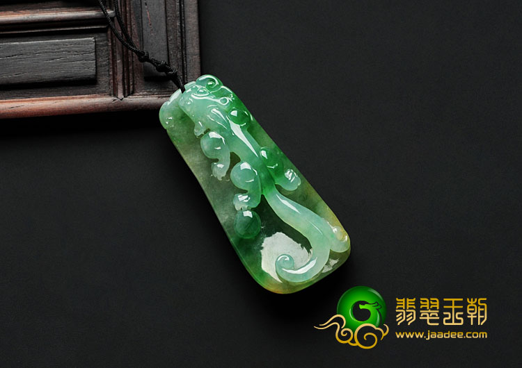 冰种黄加绿缅甸翡翠螭龙挂件