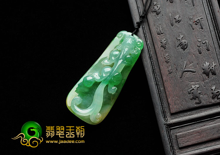 冰种黄加绿缅甸翡翠螭龙挂件