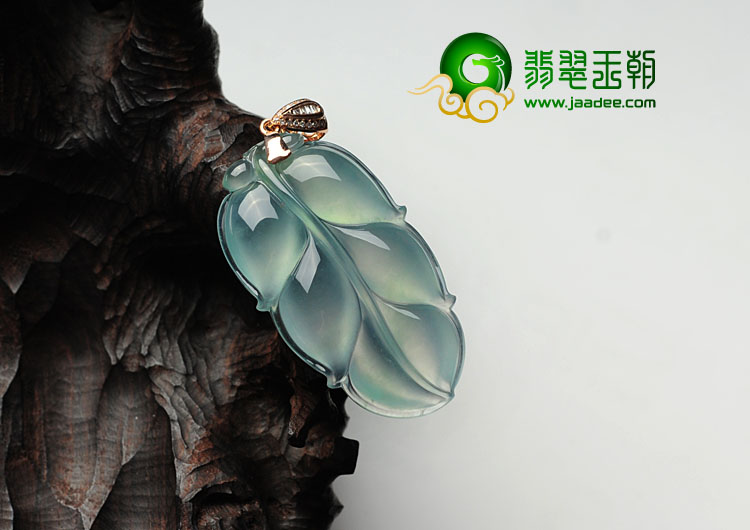 玻璃种晴水缅甸翡翠镶金扣叶子挂件