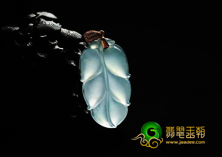 玻璃种晴水缅甸翡翠镶金扣叶子挂件