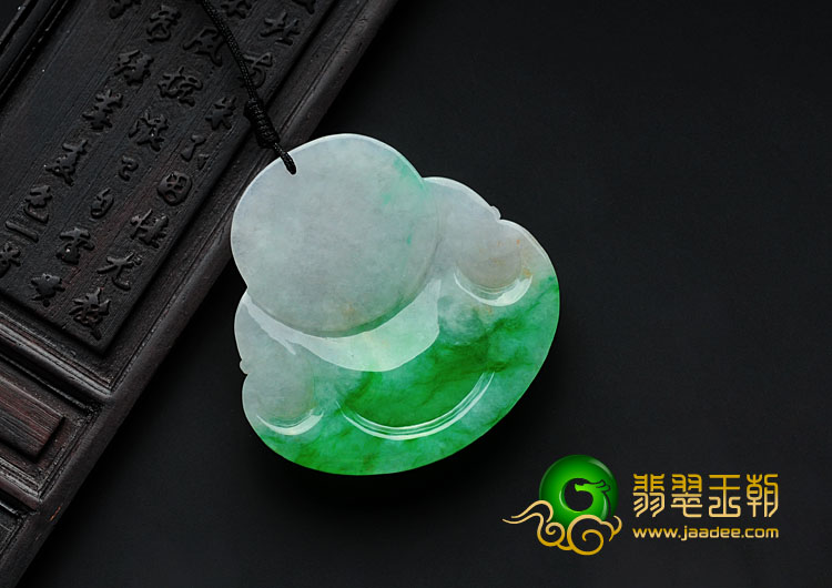 糯冰种阳绿缅甸翡翠玉佛挂件