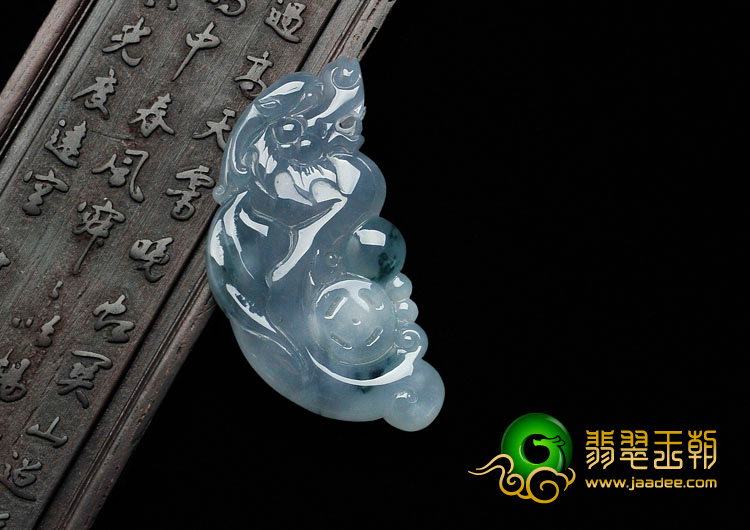 冰种紫罗兰飘花缅甸翡翠鱼龙挂件