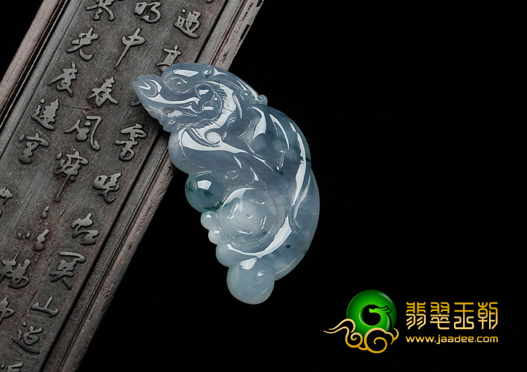 冰种紫罗兰飘花缅甸翡翠鱼龙挂件