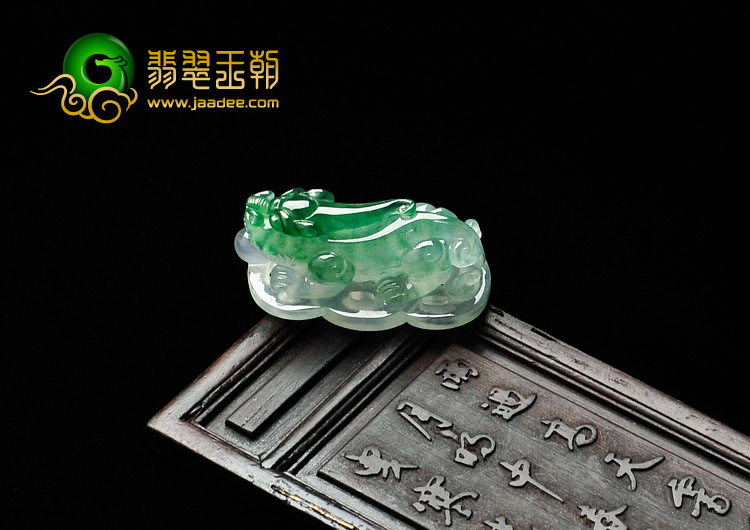 冰种飘花缅甸翡翠招财貔貅挂件