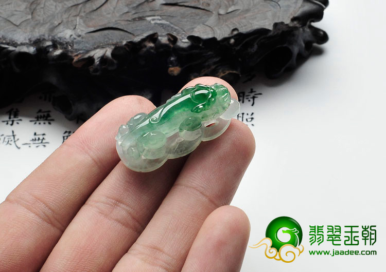 冰种飘花缅甸翡翠招财貔貅挂件