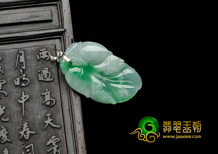 冰种翠色缅甸翡翠富甲天下挂件