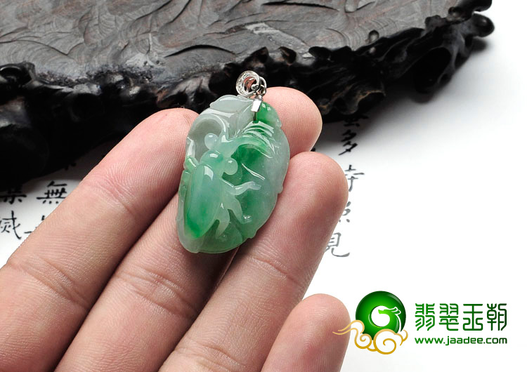 冰种翠色缅甸翡翠富甲天下挂件