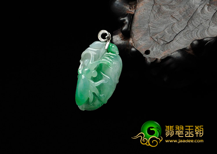 冰种翠色缅甸翡翠富甲天下挂件