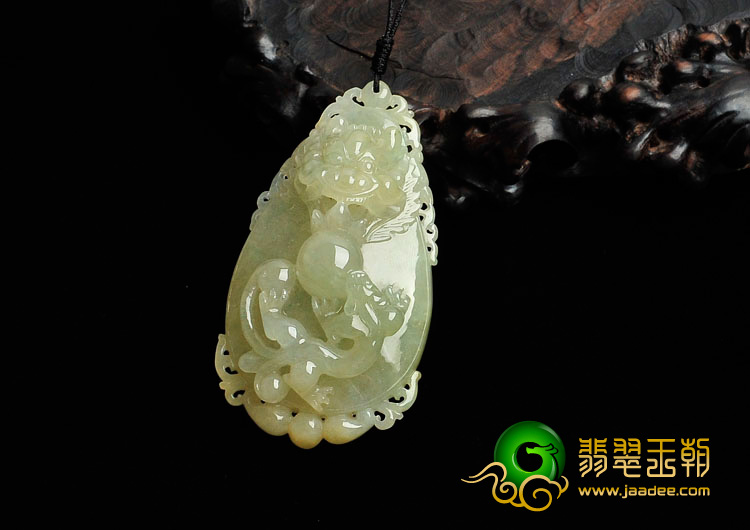 冰种黄翡略飘花缅甸翡翠龙吐珠挂件