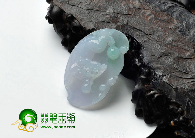 糯冰种春带彩缅甸翡翠招财貔貅挂件