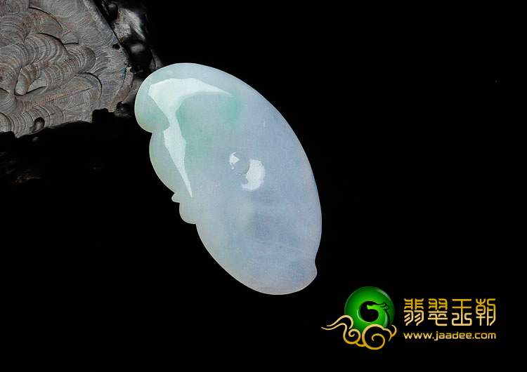 糯冰种春带彩缅甸翡翠招财貔貅挂件