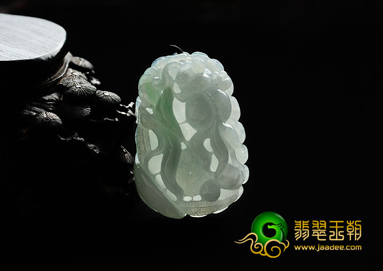 糯冰种翠色缅甸翡翠年年有余挂件