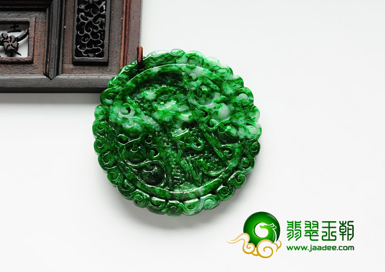 细糯种翠色缅甸翡翠招财进宝挂件