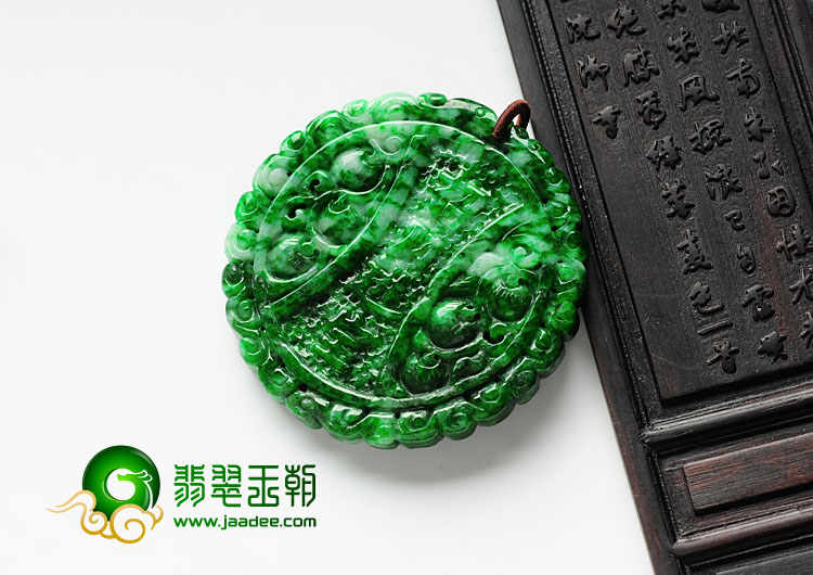 细糯种翠色缅甸翡翠招财进宝挂件