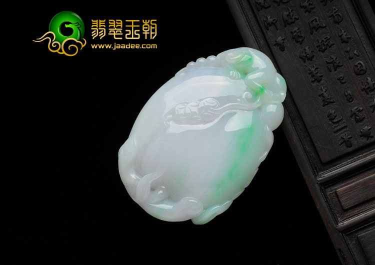 糯冰种翠色缅甸翡翠灵猴献寿挂件