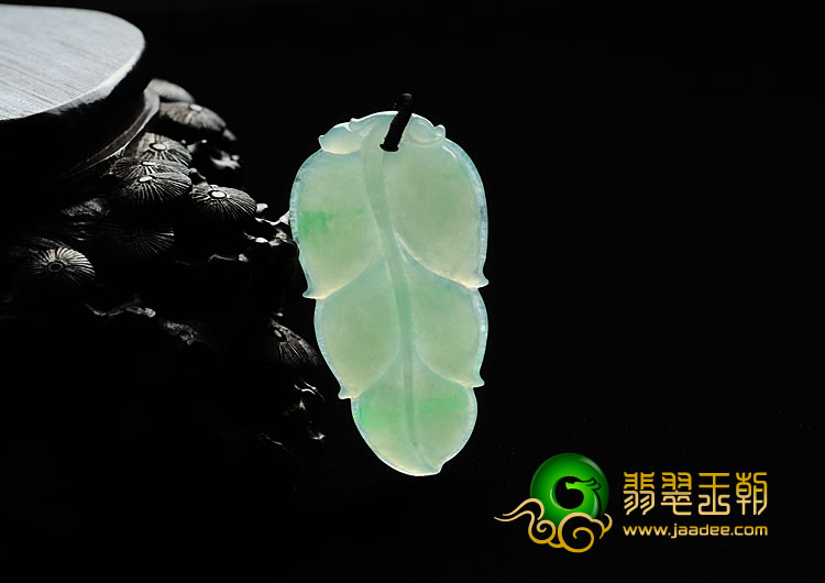 糯冰种晴水飘翠缅甸翡翠叶子挂件