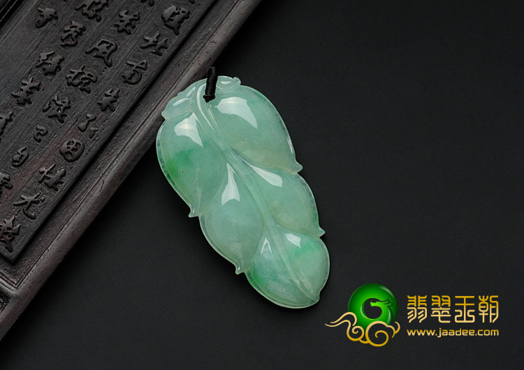 糯冰种晴水飘翠缅甸翡翠叶子挂件