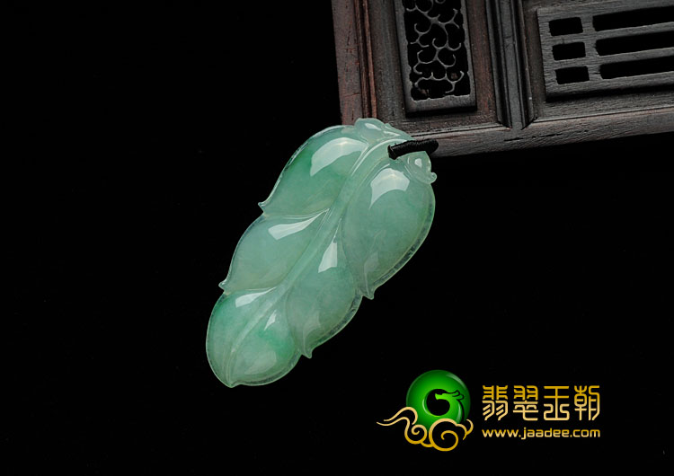糯冰种晴水飘翠缅甸翡翠叶子挂件