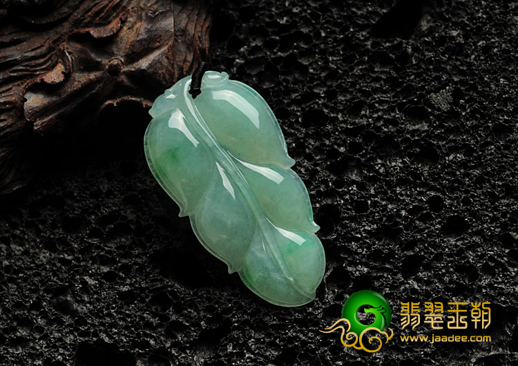 糯冰种晴水飘翠缅甸翡翠叶子挂件