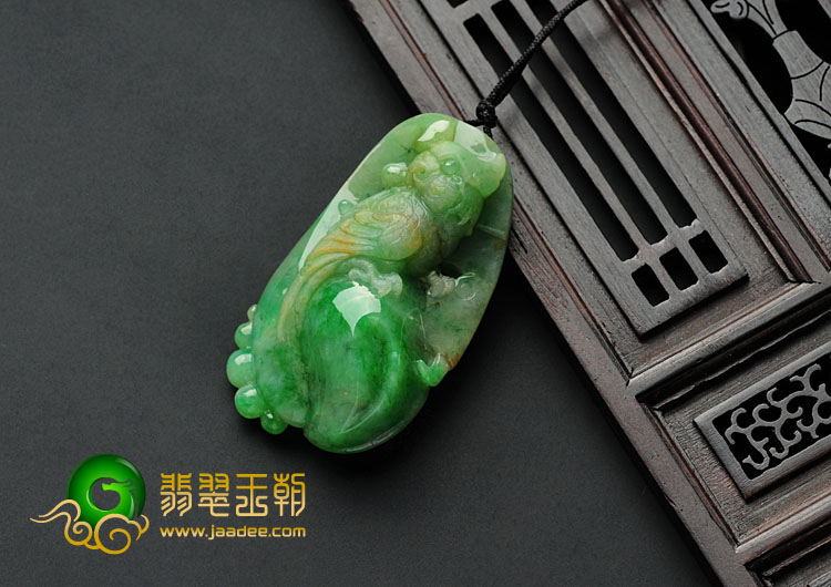 糯冰种黄加绿缅甸翡翠英明神武挂件