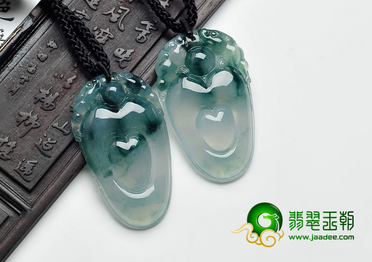 冰种飘花缅甸翡翠心心相印挂件（单价）