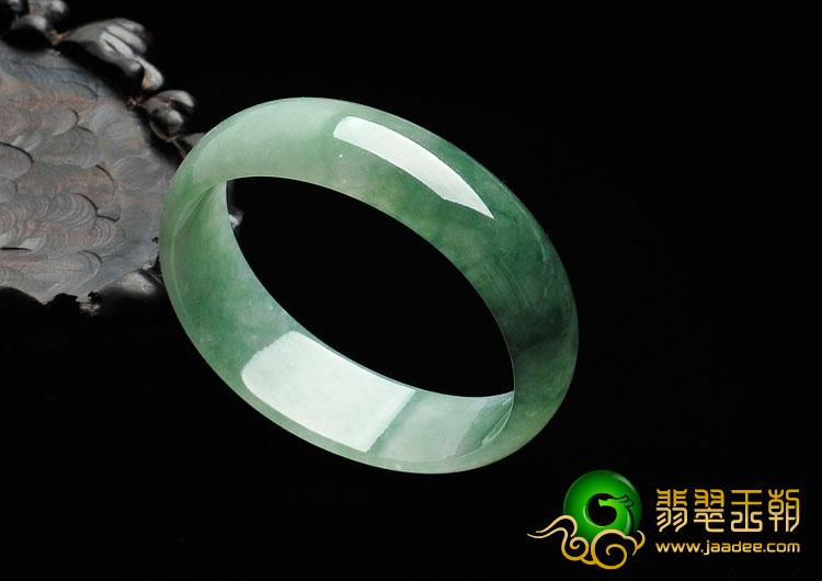 糯冰种豆色缅甸翡翠贵妃镯（53.3mm-47.3mm）