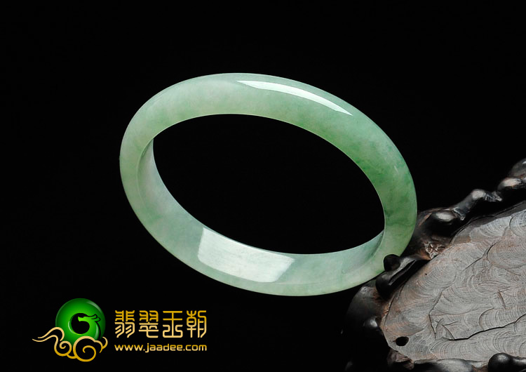 糯冰种豆色飘花缅甸翡翠贵妃镯（56.4mm-48.7mm）
