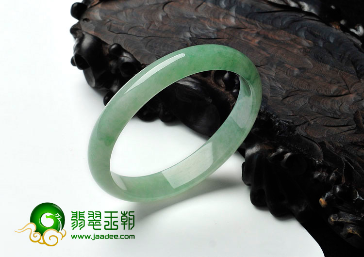 糯冰种豆色飘花缅甸翡翠贵妃镯（56.4mm-48.7mm）